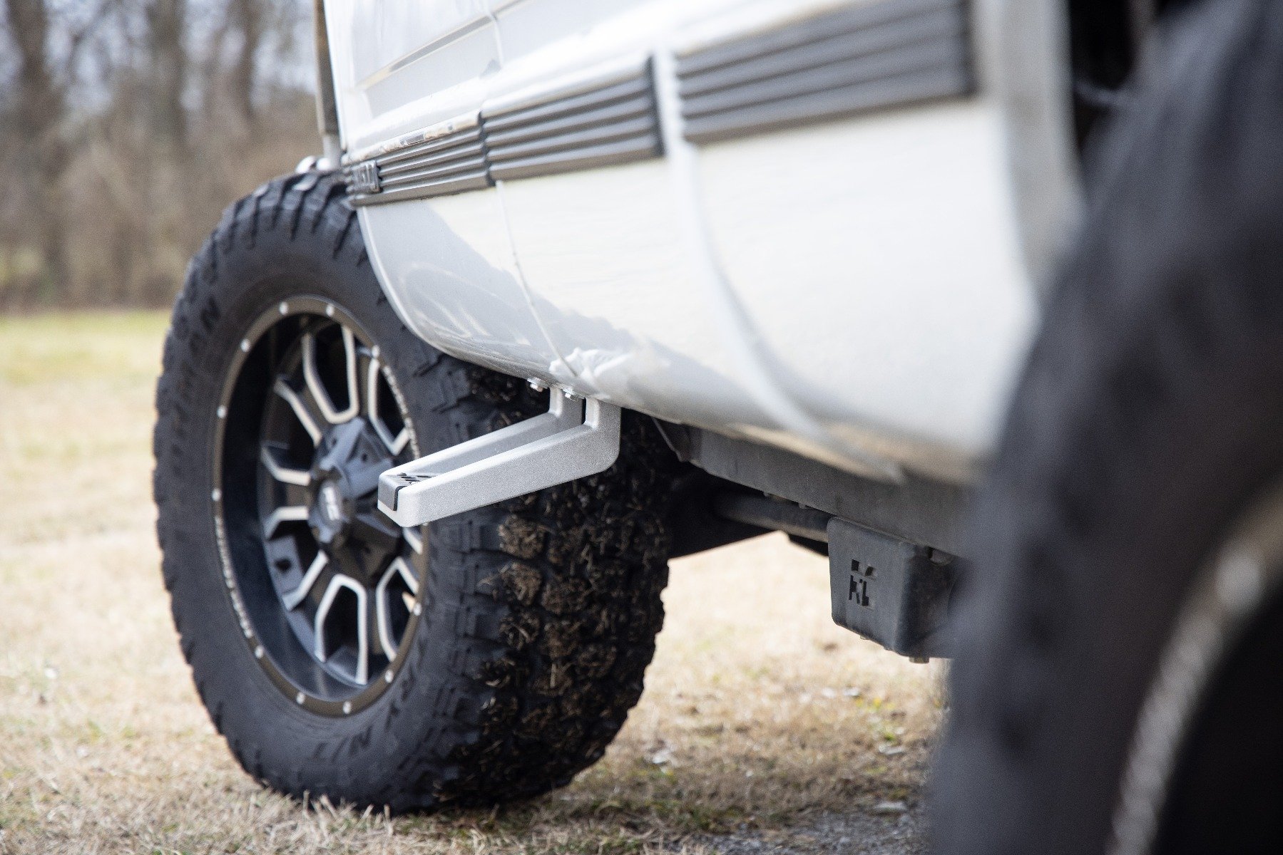 Single Hoop Step | Universal | Alum | Pair | Multiple Makes & Models (Chevy/Ford/GMC/Ram) - Image 6