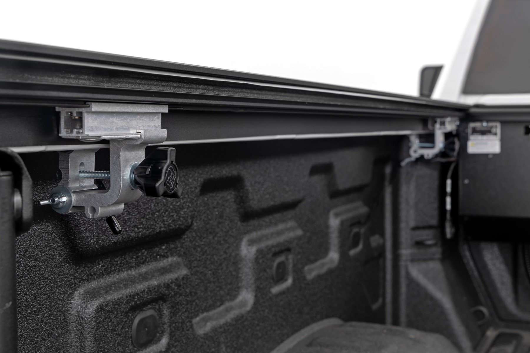 Powered Retractable Bed Cover | 6'9" Bed | Chevy/GMC 2500HD/3500HD (20-25) - Image 5