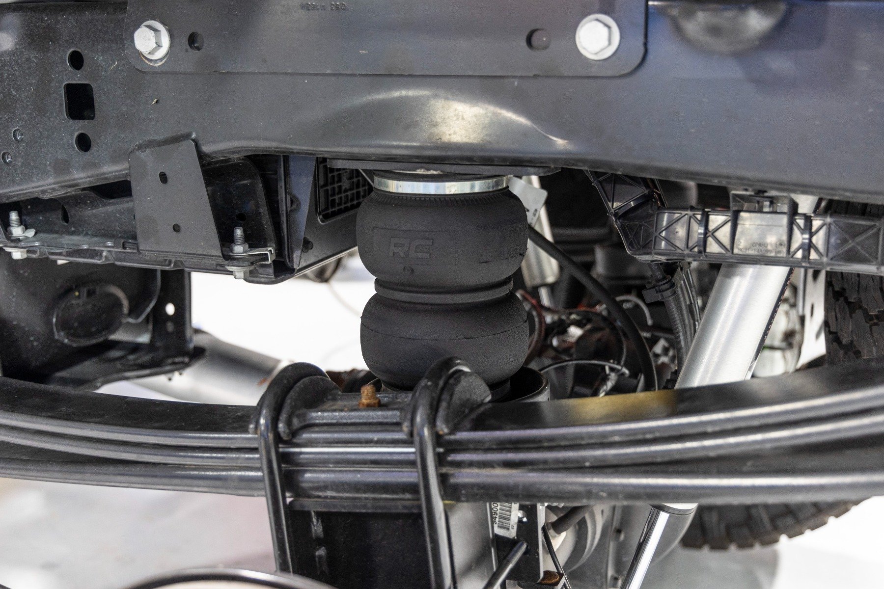 Air Spring Kit w/compressor | Ford F-250/F-350 Super Duty 4WD (2017-2022) - Image 5