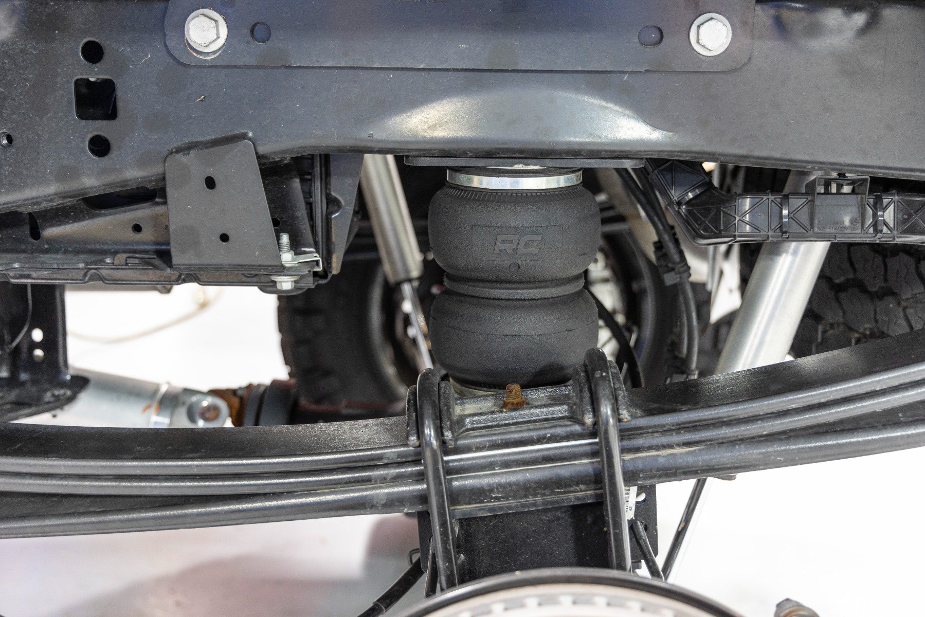 Air Spring Kit w/compressor | Ford F-250/F-350 Super Duty 4WD (2017-2022) - Image 6