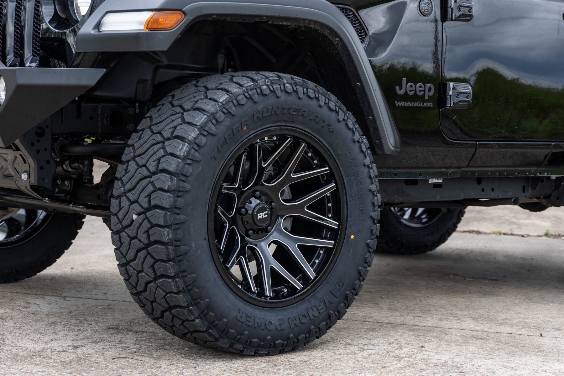 Rough Country 95 Series Wheel | Machined One-Piece | Gloss Black | 20x10 | 5x5 | -19mm - Image 4