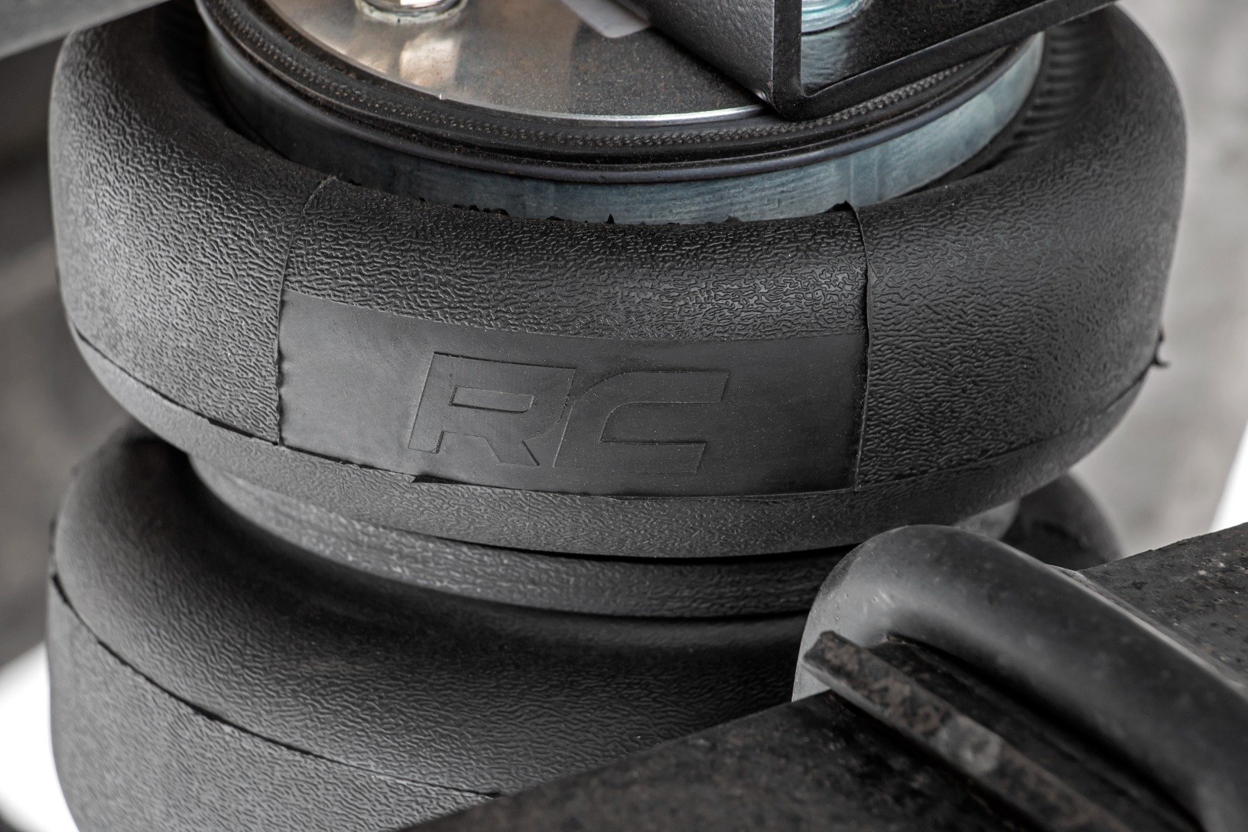 Air Spring Kit w/compressor | 6 Inch Lift Kit | Chevy/GMC 2500HD (01-10) - Image 6